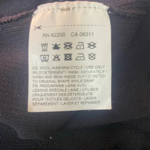 Puma mens 1/4 zip gray & black medium
Pit to pit 23
Length 28 - Picture 7 of 8